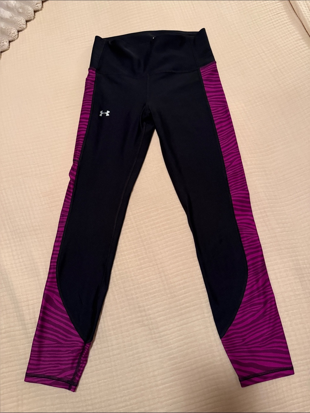 Under Armour Black Leggings with Purple Side Panels - Pockets/Size Small Women’s
